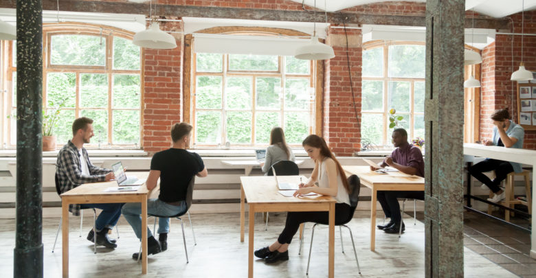 coworking space schreibtische e1538140620760 780x405 1 | gewerberaeume-muenchen.de